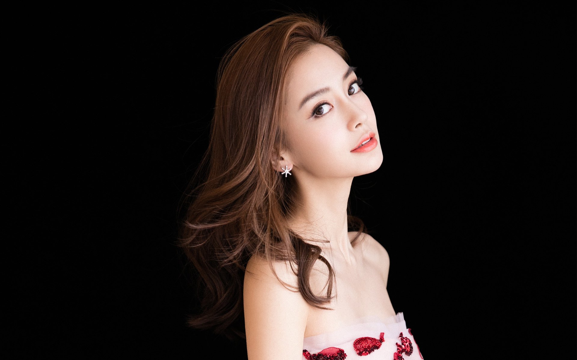 KAIYUN 中国大陆-DOTA2赛事幕后揭秘：选手训练与团队协作，成功之路，dota2职业选手训练
