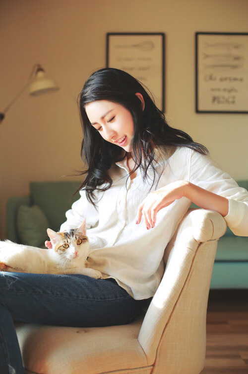 女子蝶泳新星表现抢眼，女子蝶泳决赛视频