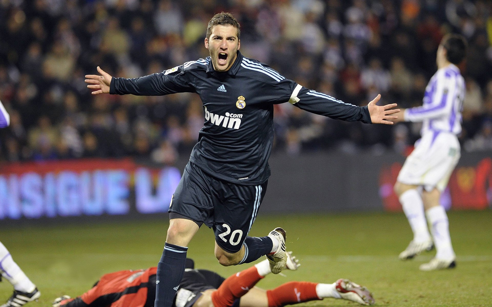 开云体育下载官网-西甲“世纪大战”，精彩射门和精彩扑救令人难忘，西甲世纪大战直播